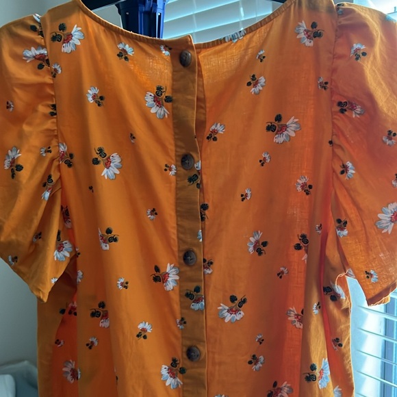 Loft Lily Button Back Flutter Top - Picture 9 of 15